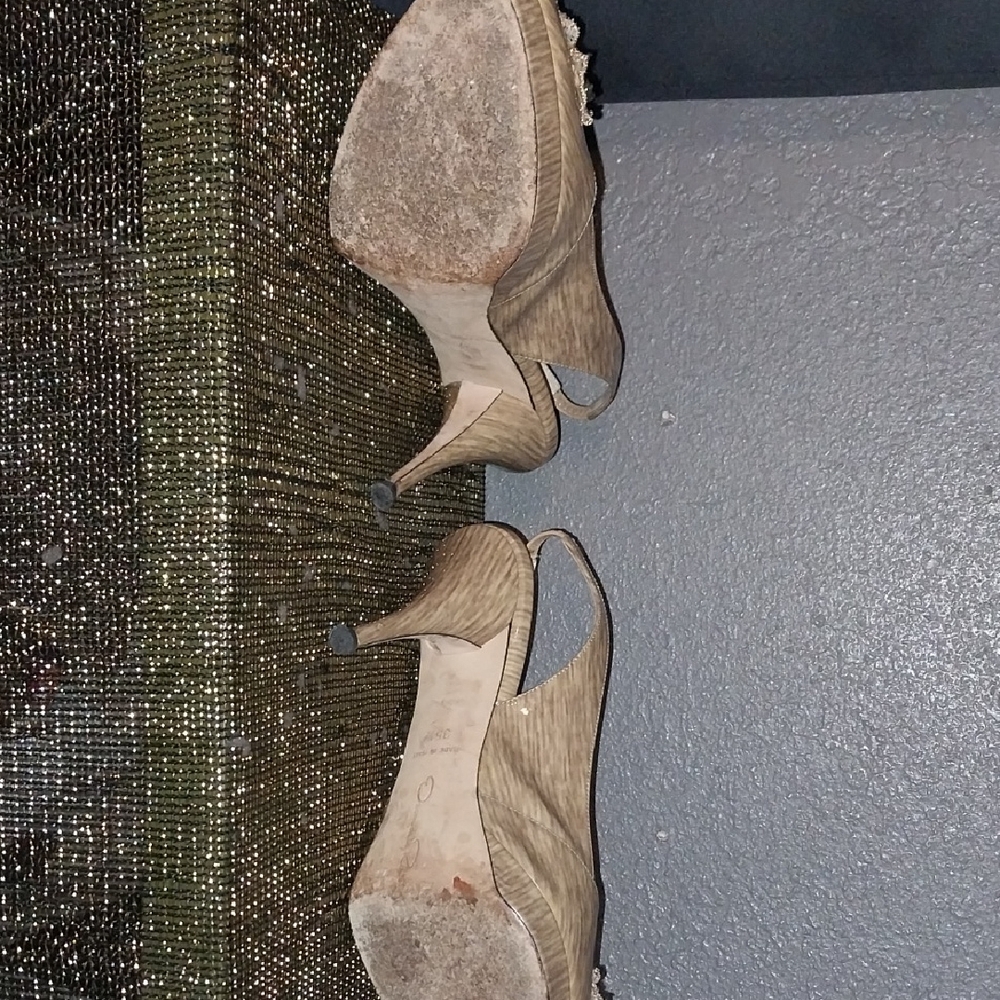 Elegant Tan Platform Heels - Picture 3 of 4
